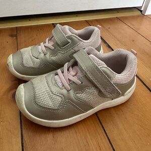 Toddler stride rite 9.5 sneakers